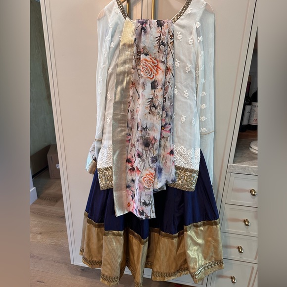 Navy blue lehenga, ivory top, printed dupatta - Picture 4 of 14